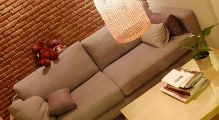 Yellow Moon Hotel
