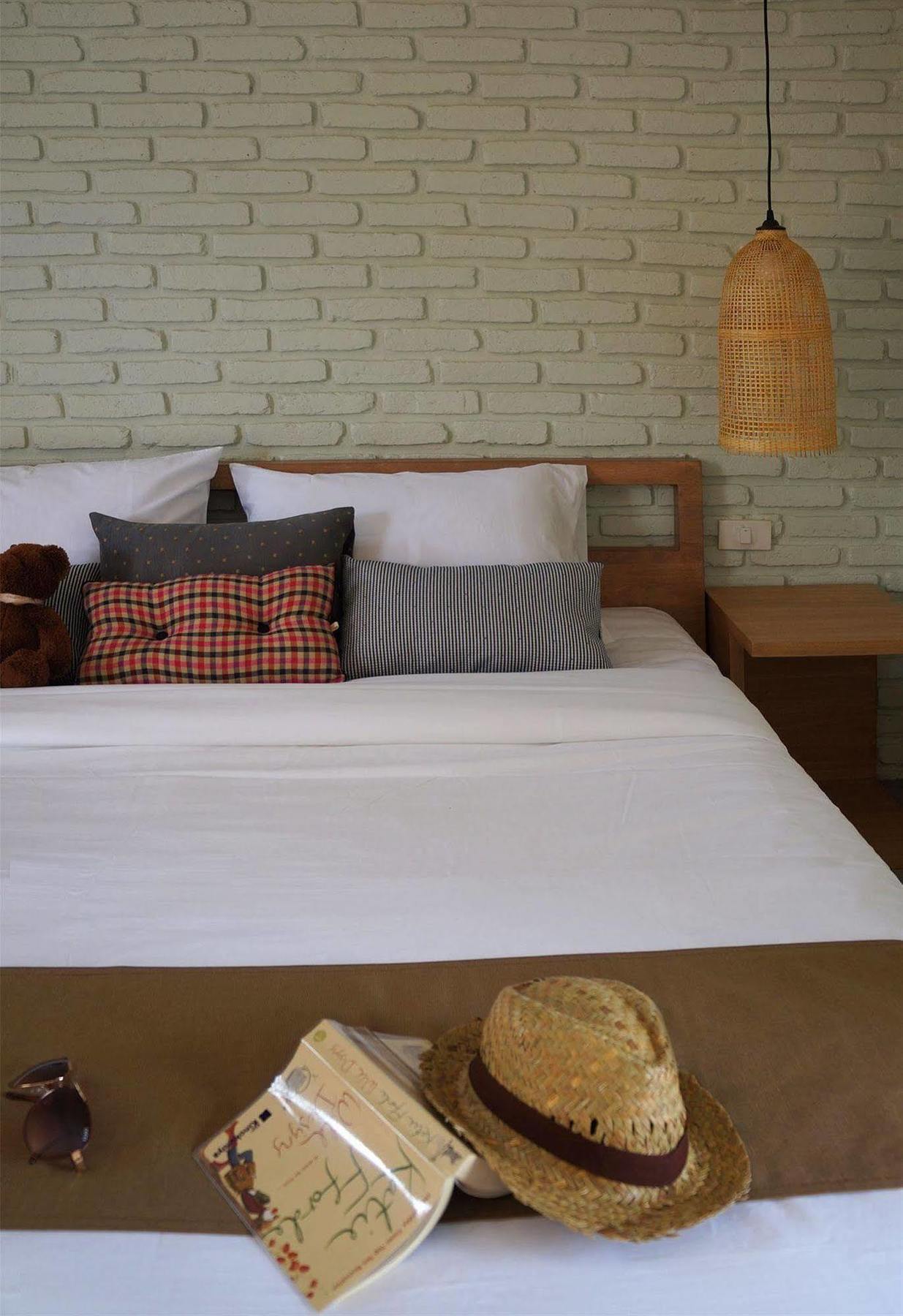 Hotel Yellow Moon